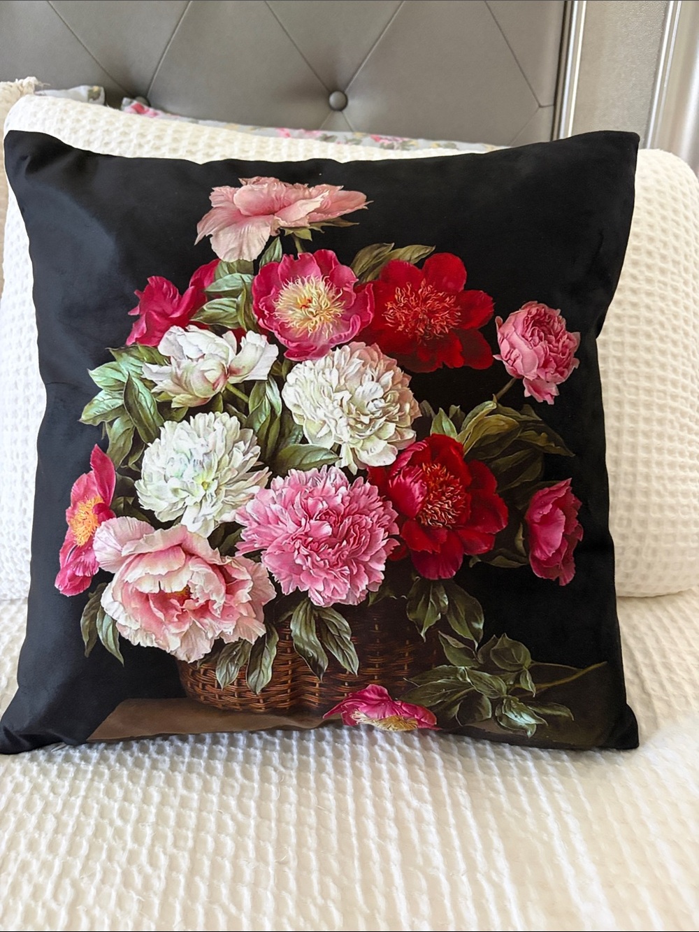 Decorative pillow cover like new condition